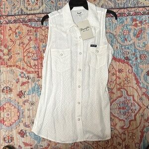 Wrangler Women's White Sleeveless Button Down Shirt